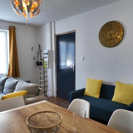 Grand De Avec 2 Places De Parking Privées Intérieur * Beuvrages